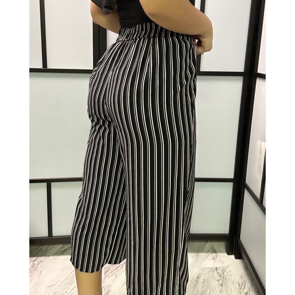 Black pants white stripe 3/4 length stretch waist size 14/16 - Picture 1 of 2